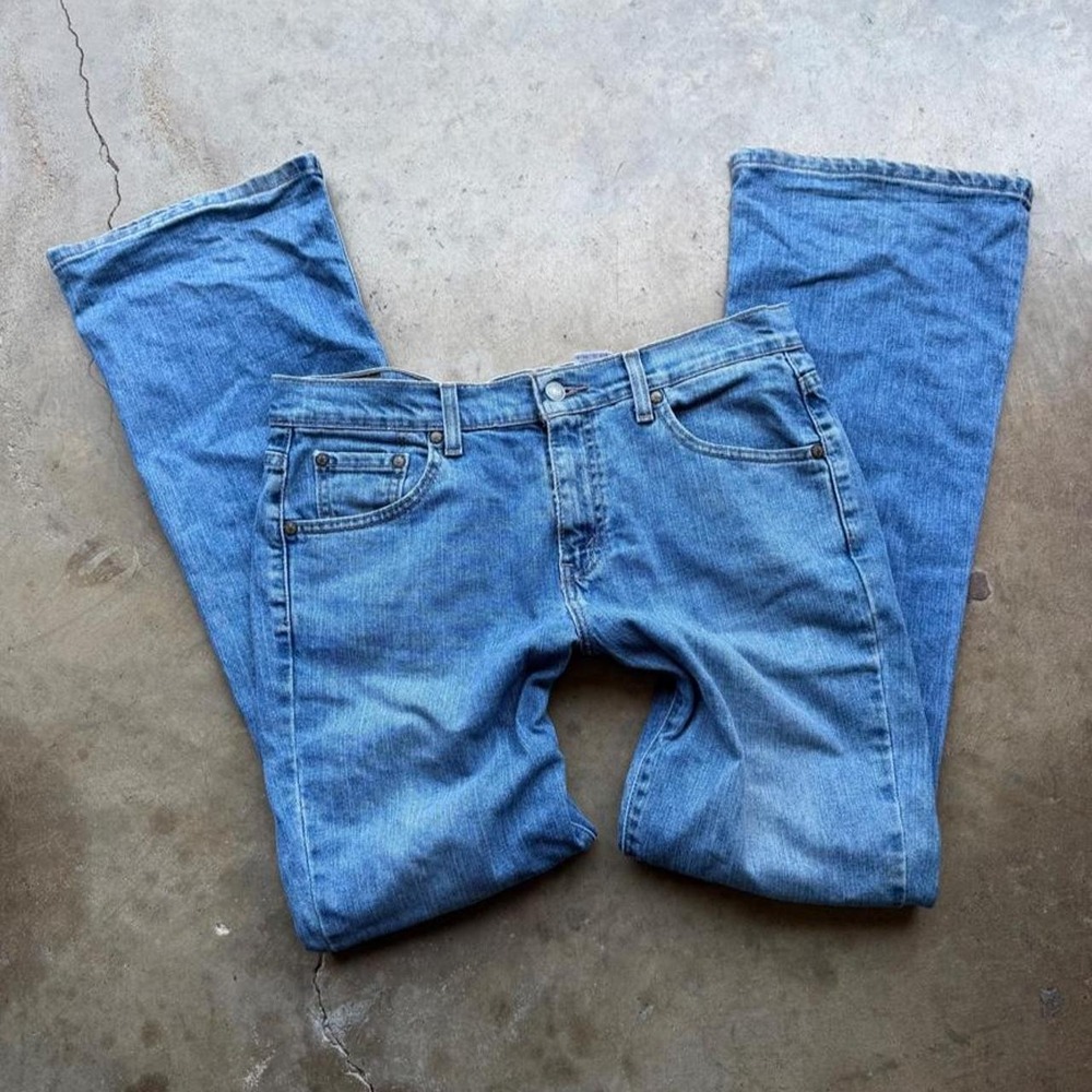 Vintage y2k low rise Levi's 515 bootcut jeans size 32"